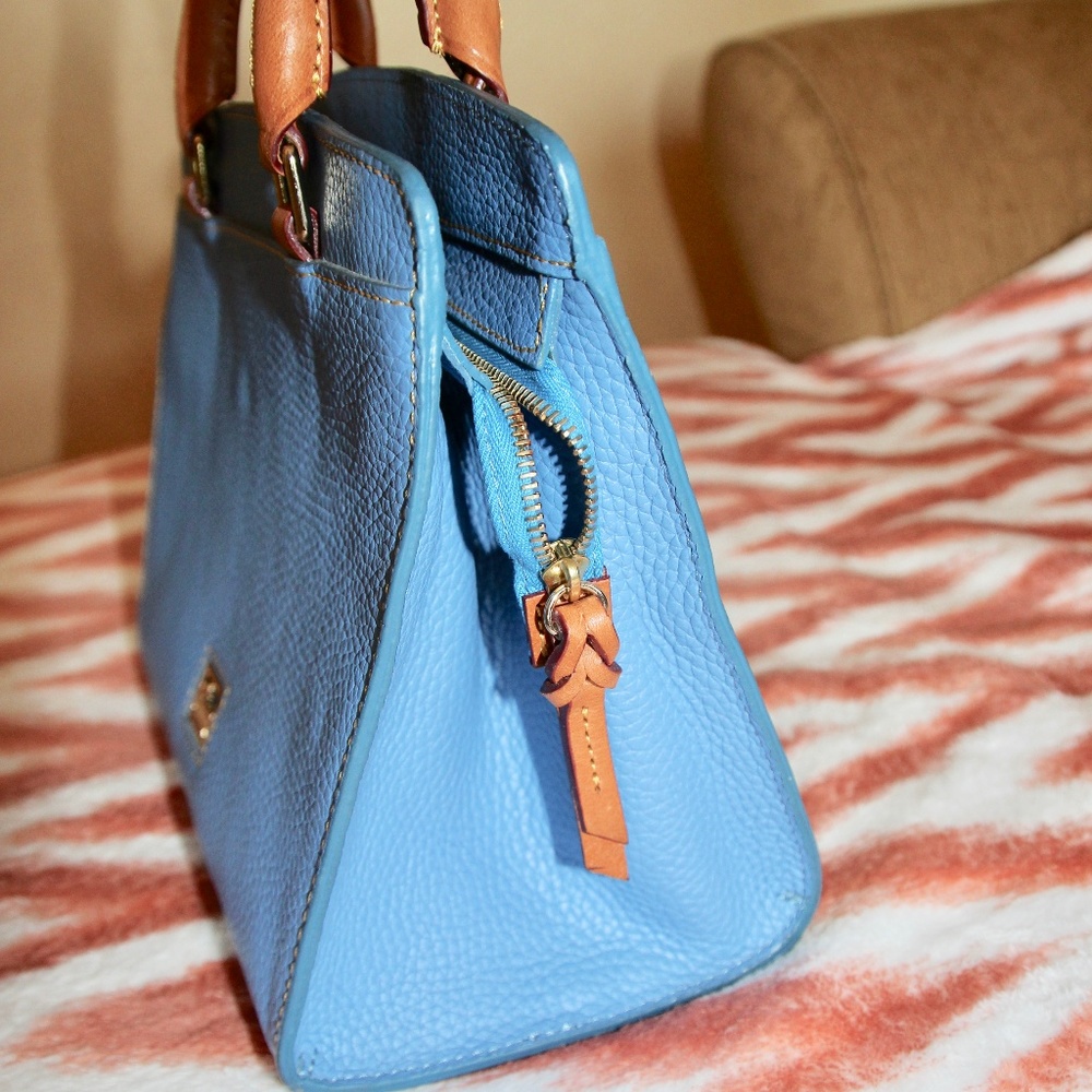 EUC Dooney & Bourke Large Satchel Doctor's Bag